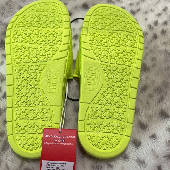 Fluo Yellow Hey Dudes sandals woman’s size 6 - Picture 3 of 3